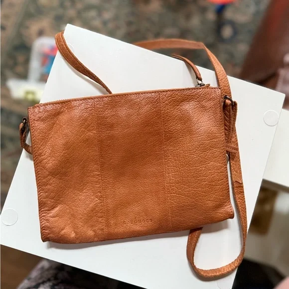 The Day & Mood sling Crossbody brown leather oversized clutch zip closure EUC - Picture 4 of 10